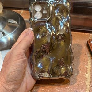 iPhone 12 silver wavy case
